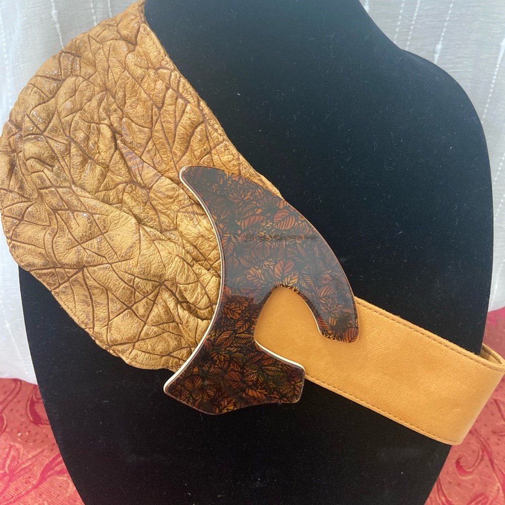 Buttery soft vintage designer leather belt. 36inch Gorgeous buckle